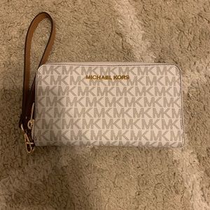 Michael Kors Wristlet/wallet